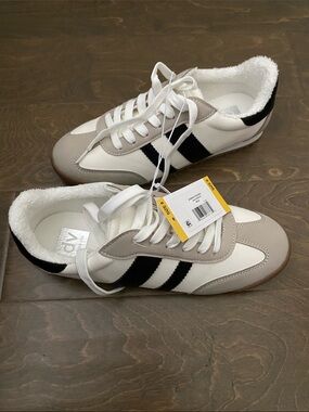 Classic Lace-Up dolce vita Sneakers in White, Black & Taupe